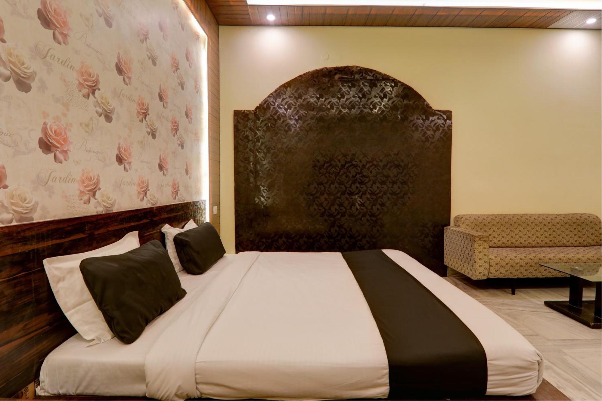 Hotel O Flagship Adbhut Moment Hotel Varanasi Luaran gambar