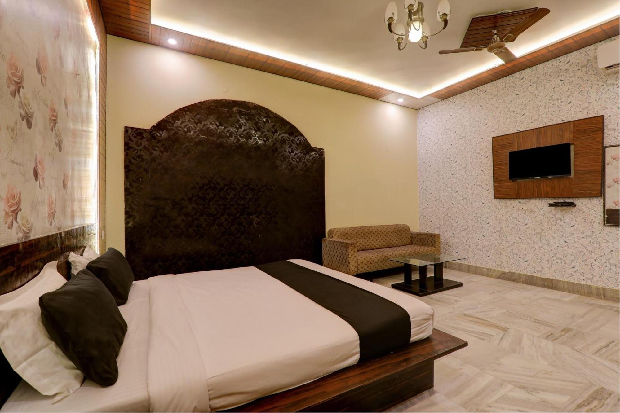Hotel O Flagship Adbhut Moment Hotel Varanasi Luaran gambar
